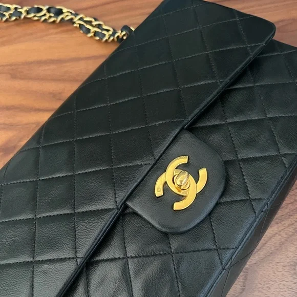 Chanel medium classic flap in lambskin - Picture 3 of 15